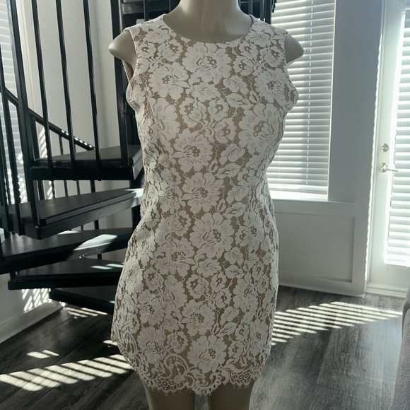 Alice + Olivia Cream Floral Lace Mini Dress - Picture 5 of 10